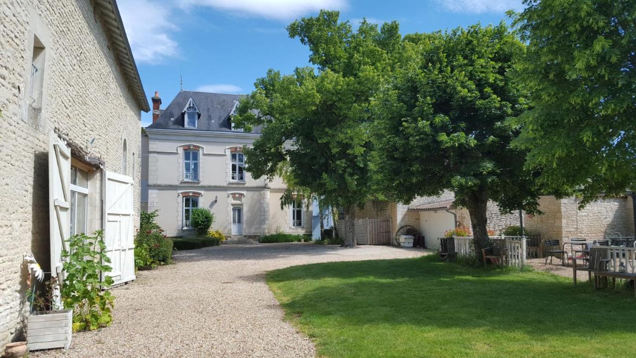 La Roseraie Neuville-de-Poitou Екстер'єр фото