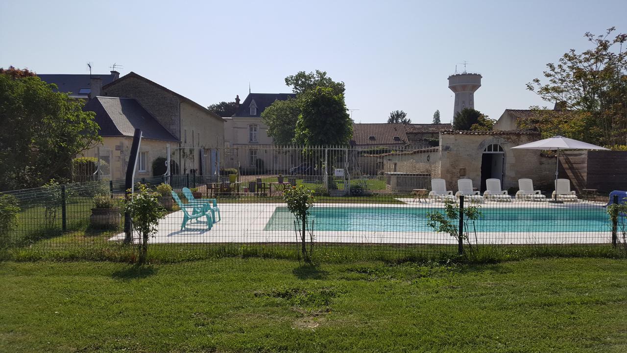 La Roseraie Neuville-de-Poitou Екстер'єр фото